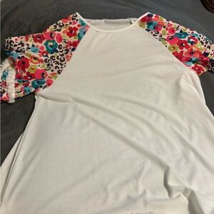 Women’s white blouse with sleeve details xl